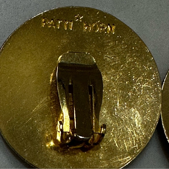 Vintage Patti Horn Gold Tone Round Clip On Earrings Signed Center Rhinestone - Picture 5 of 11